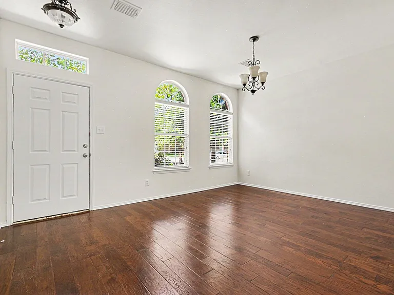 1578 Mahogany Dr — Photo 3