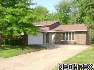 16776 Walnut Creek Dr, Strongsville, OH
