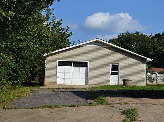 2nd image of 2345 6th Street Ct SE