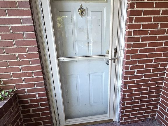 3rd image of 103 Pine St NE