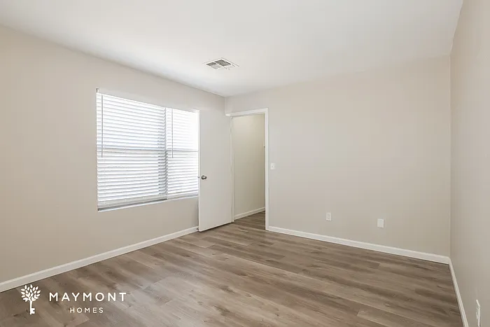 2327 E 35th Ave — Photo 8