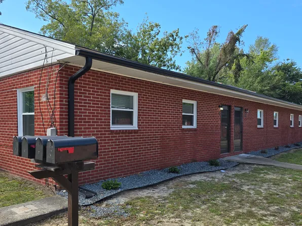 127 N 1st St APT 5, Spring Lake, NC 28390