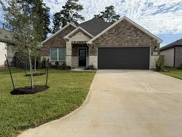 985 Garden Path Dr
