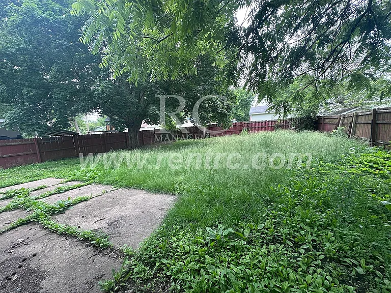212 Logan St — Photo 13