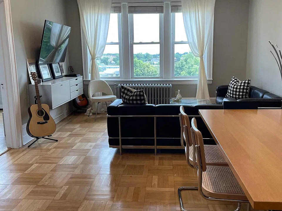 dining room with nyc views
