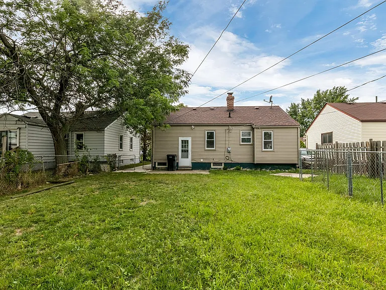 26080 Blumfield St Roseville-large-011-9-26080 Blumfield Street00013-1500x1000-72dpi_08252017
