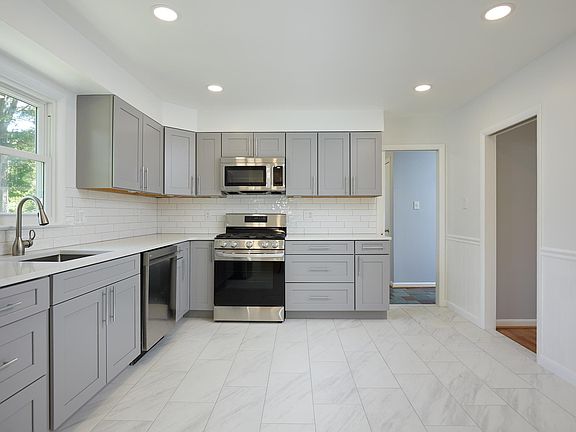 Eat-In Kitchen