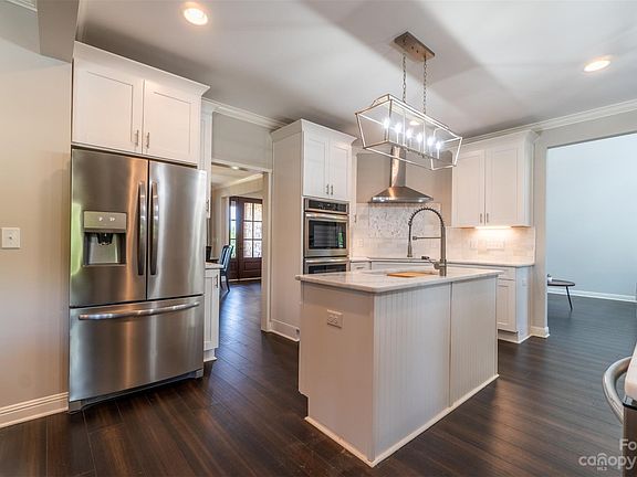 4th image of 2906 Harrington Pl