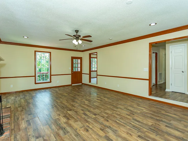 917 Dunridge Dr — Photo 4