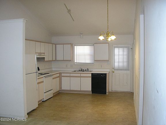 4th image of 1806 Summerhaven Drive #A