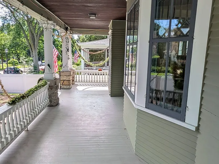1953 Laurel Ave — Photo 47