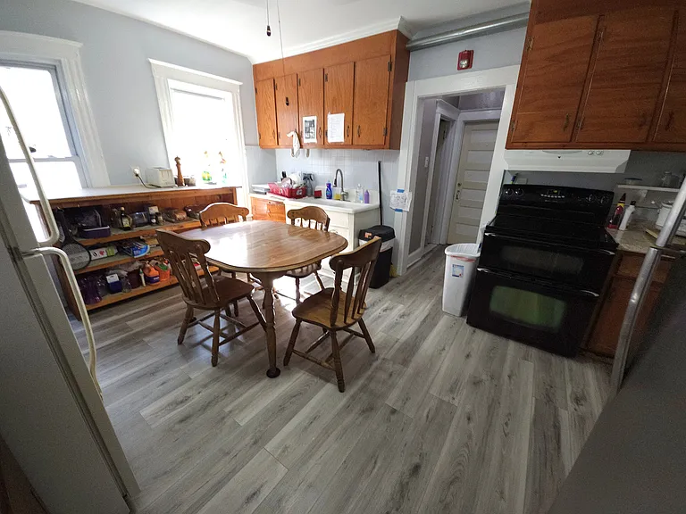 485 Stanley St #F1R4 — Photo 3