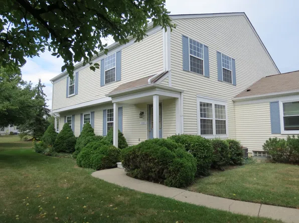 1483 Harbor Dr #109, Walled Lake, MI 48390