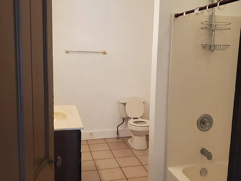904 Federal Ave NE — Photo 7