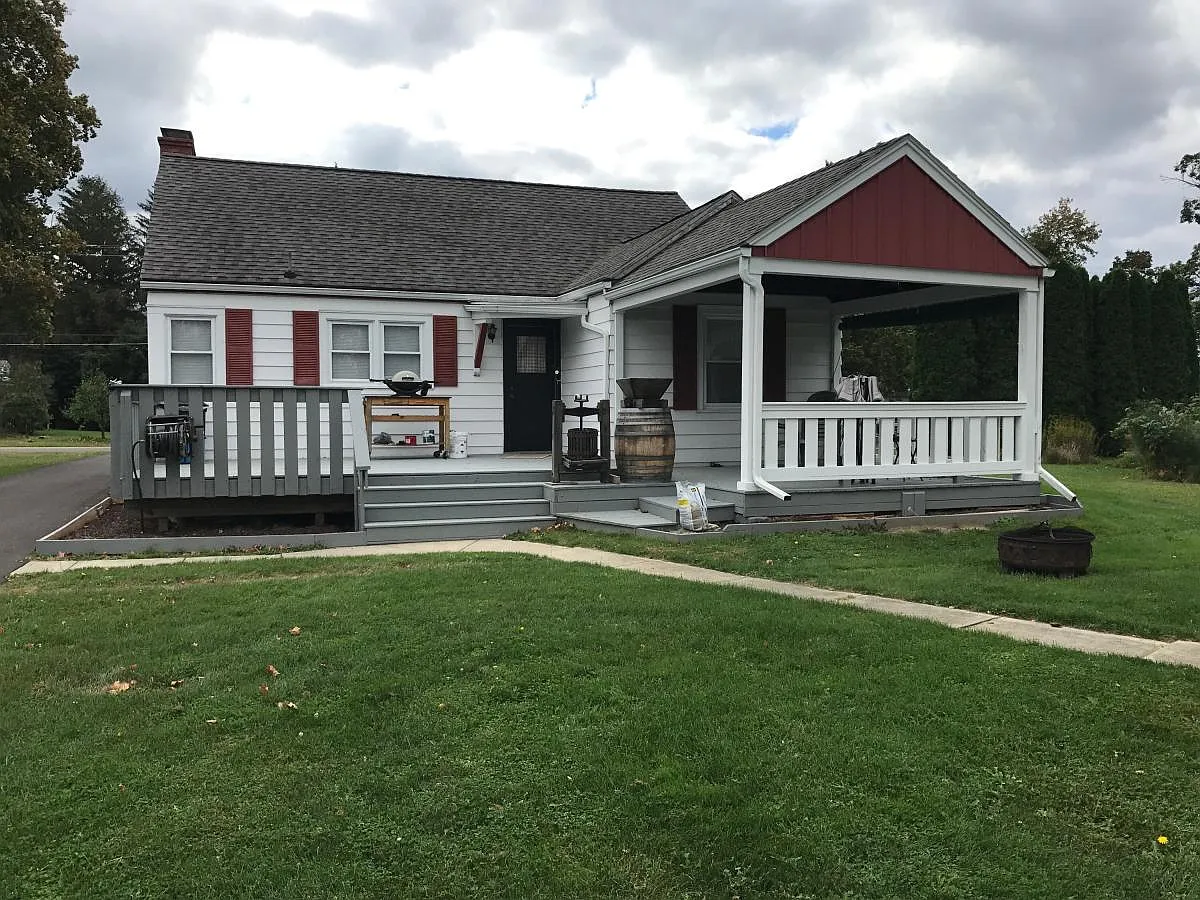 1107 Maple Ave photo 1