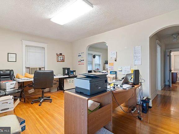 3rd image of 506 Old Westminster Pike