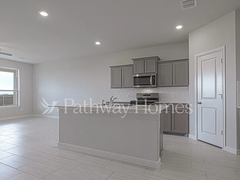 9736 McClane Farm Dr — Photo 2