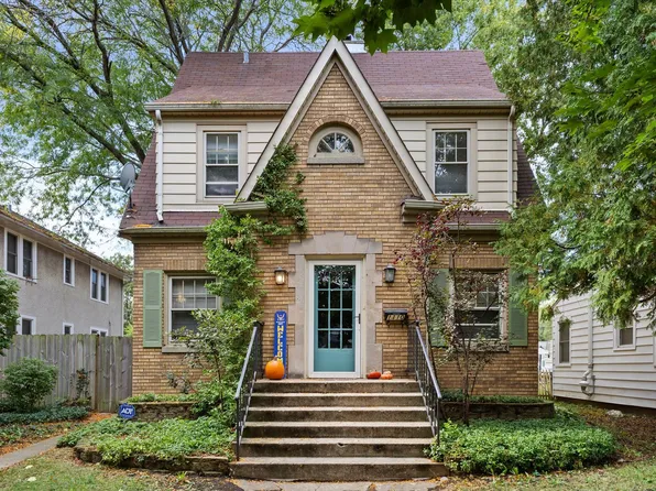 1110 N Ash St, Waukegan, IL 60085