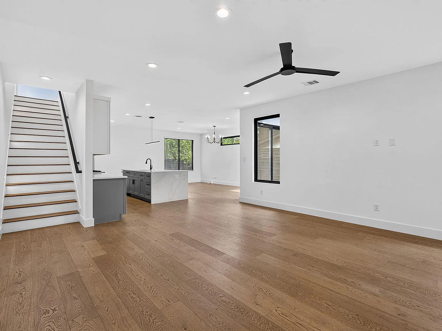 4 bed, 3.0 bath, 2212 sqft, $5,000 — Photo 2