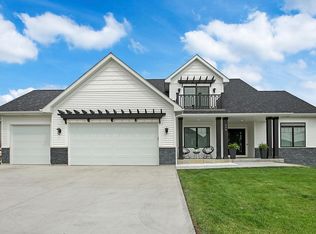 338 S Stone Ridge Dr, Lake Geneva, WI 53147