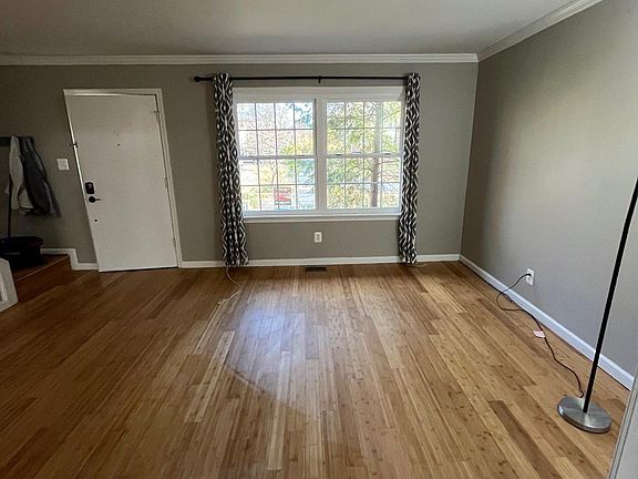 4th image of 14892 Lambeth Sq