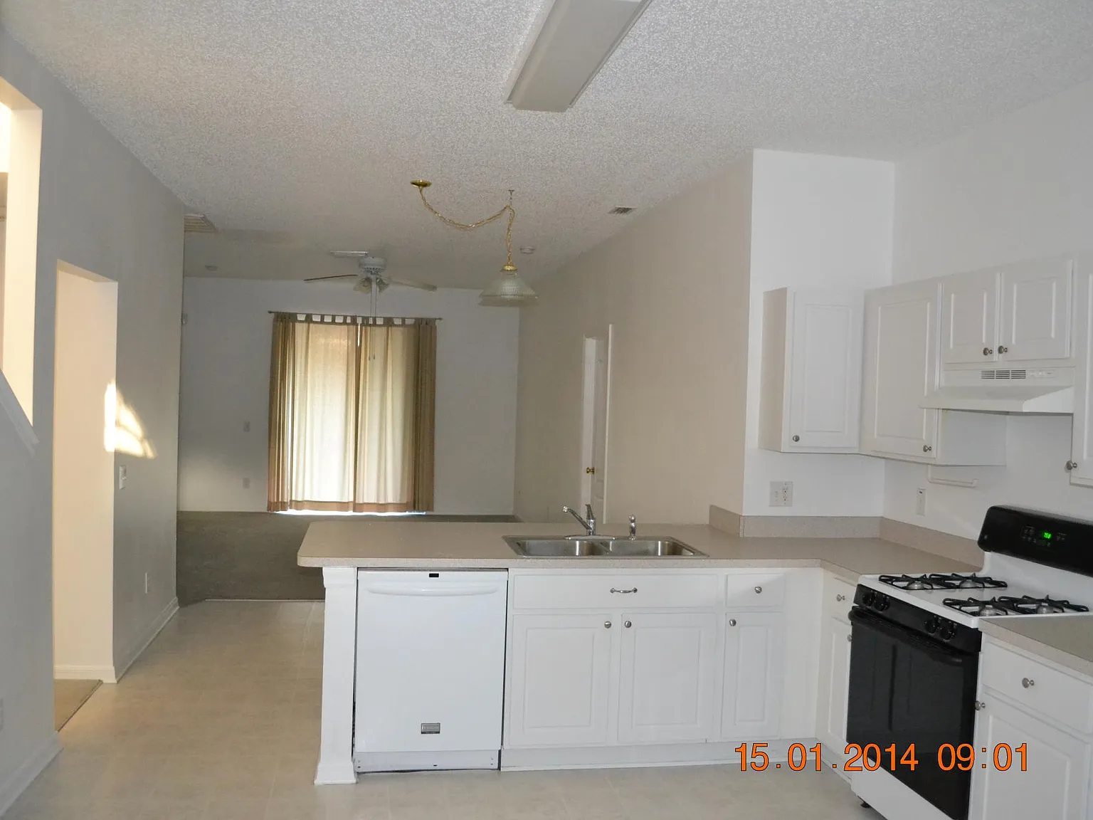 5 bed, 2310 sqft, $3,000 — Photo 2