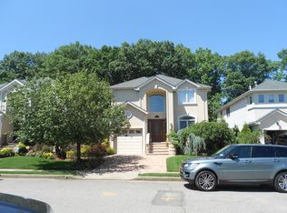 60 Covington Cir, Staten Island, NY 10312