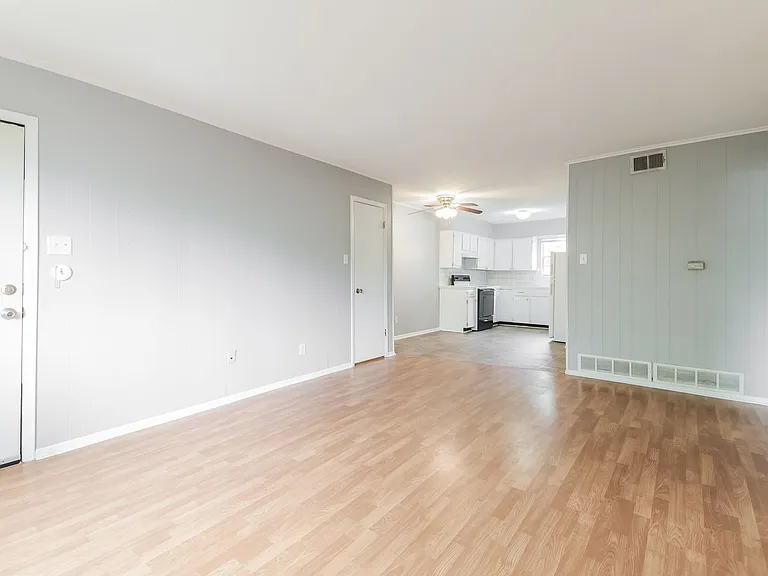 1400 N Austin St — Photo 5
