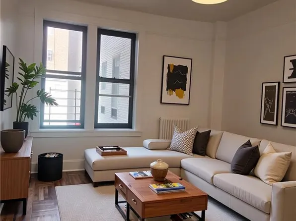 590 Parkside Avenue image 13 of 20