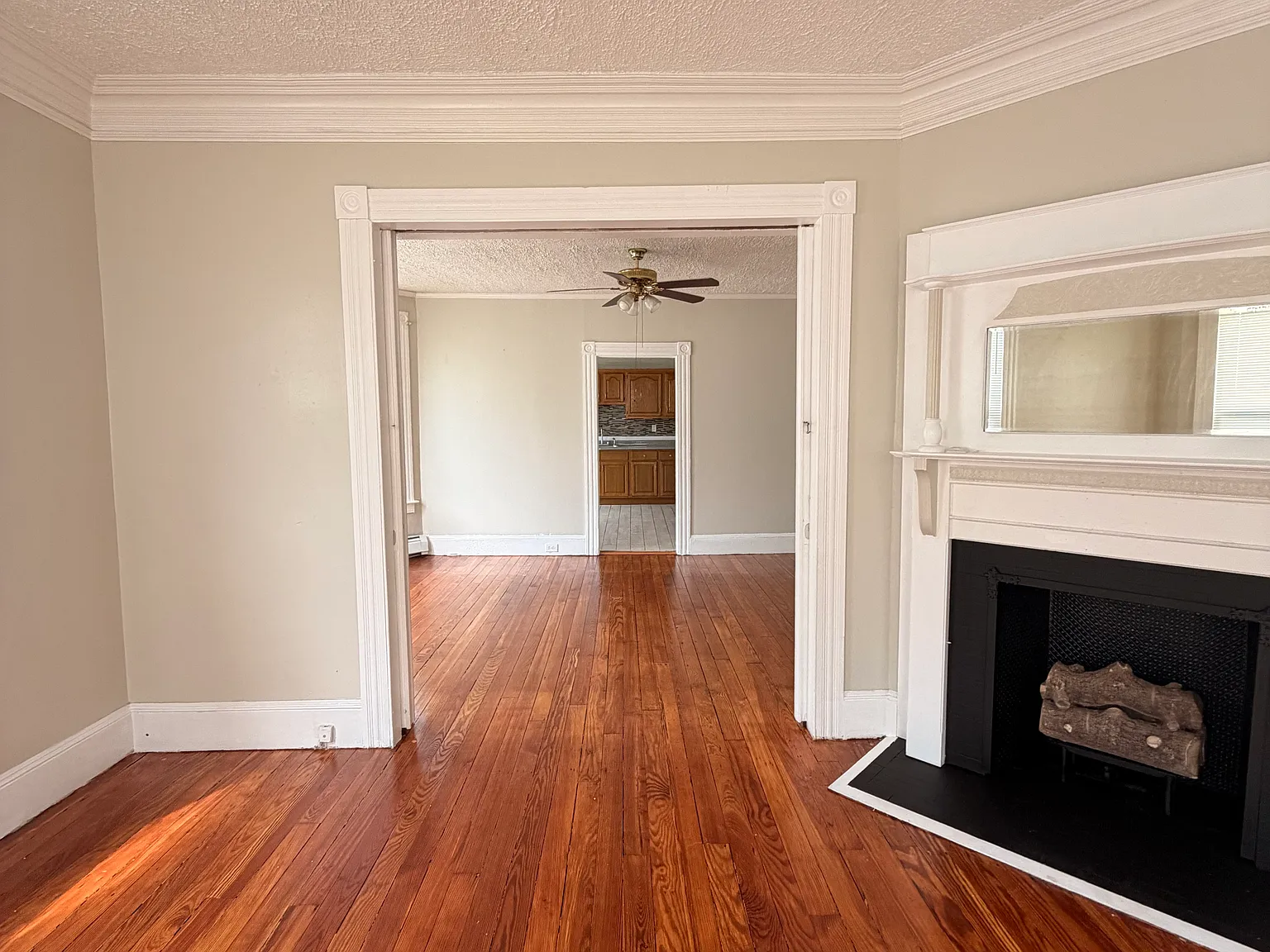 2 bed, 1400 sqft, $1,375 — Photo 2