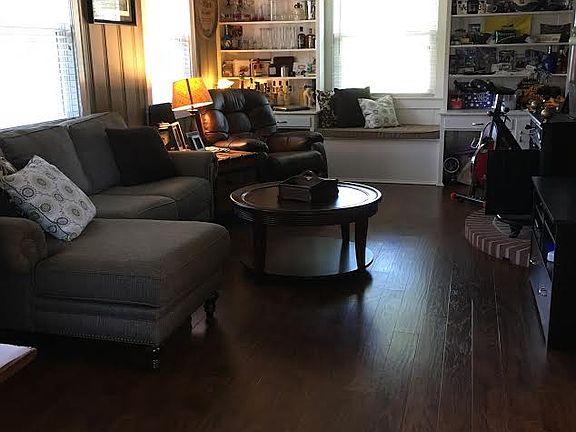 4th image of 1231 Hill Ave