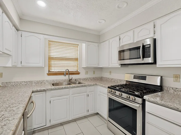 711 Windmill Dr — Photo 11