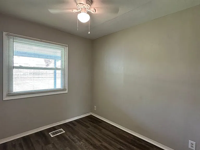 3114 W Devon Rd — Photo 11