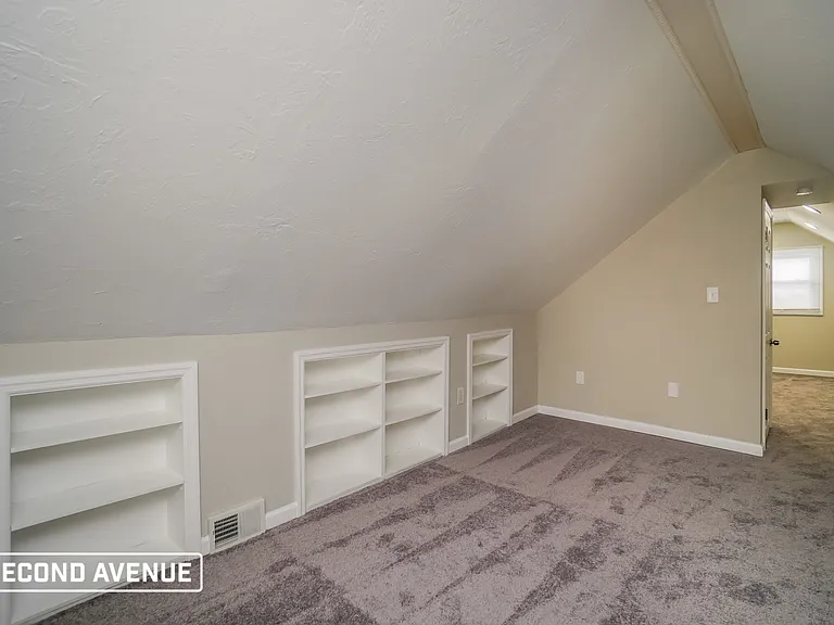 96 N Broadway Ave — Photo 6