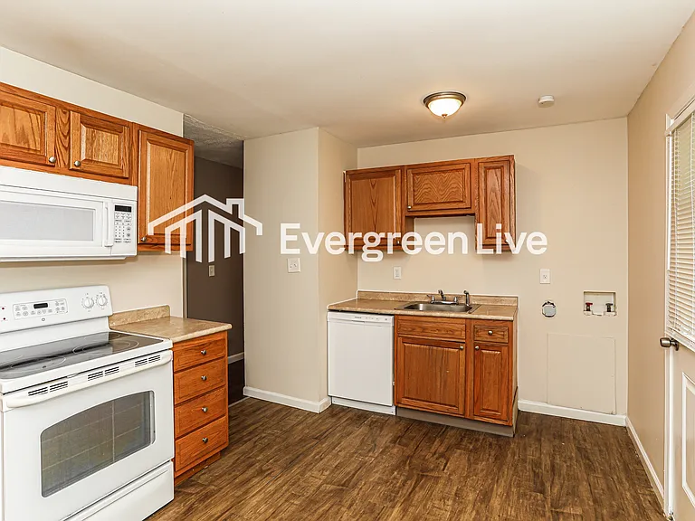 12055 Spalding Dr — Photo 5