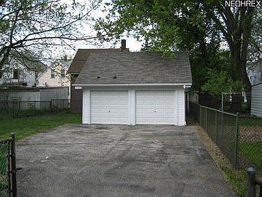 3rd image of 3804 Archwood Ave