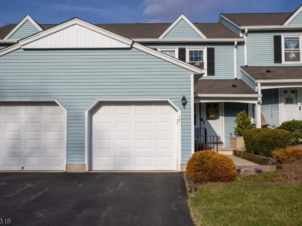 17 Carriage Ln, Newton Town, NJ 07860