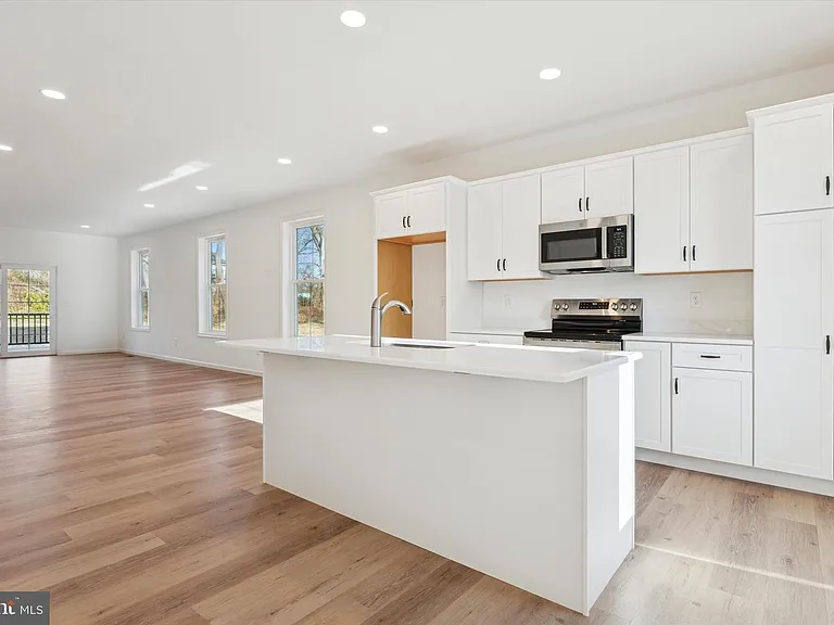 122 Silversmith Rd — Photo 24