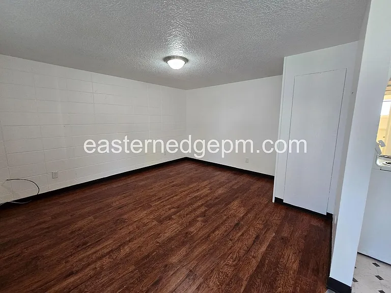 98 NW 10th St — Photo 3