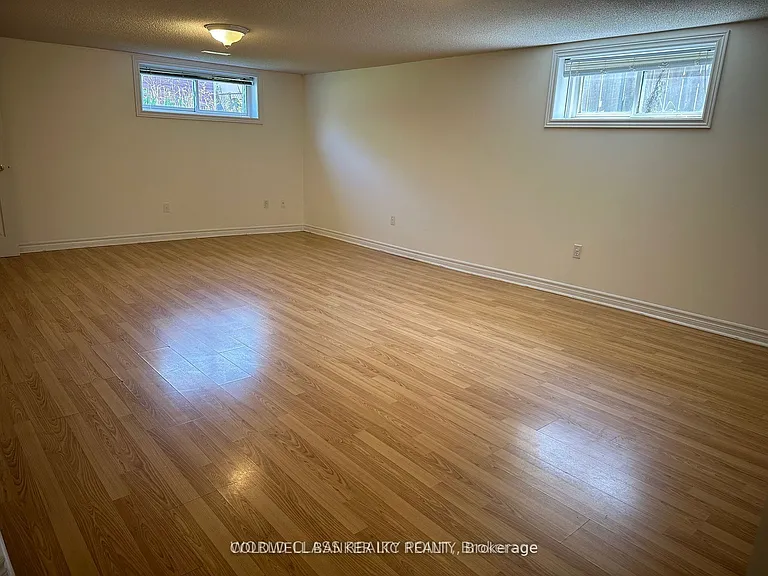 20 Murchison Cres — Photo 6
