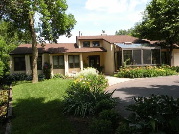 619 Oakwood Ct, Hudson, WI 54016