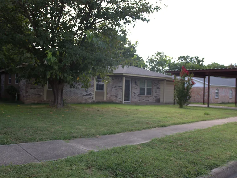 616 Heathcliff Dr — Photo 7