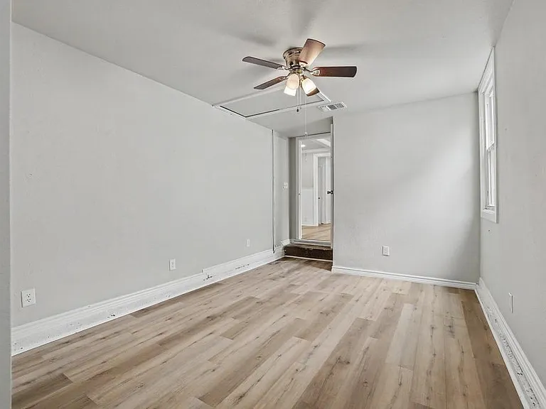 1112 N Lockhart St — Photo 25