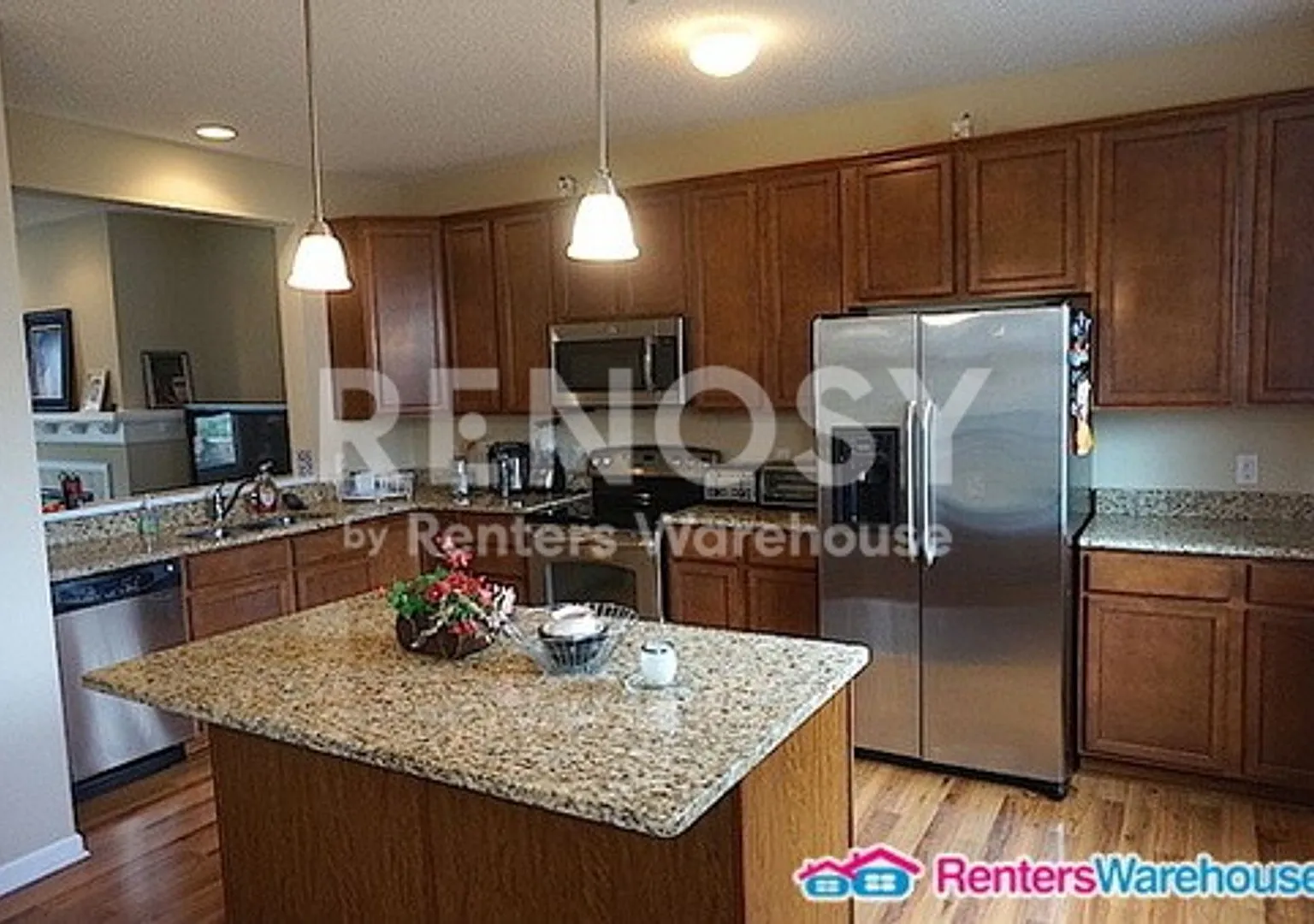 Stunning 3BD/2.5BA Townhouse in Maple Grove — Photo 3