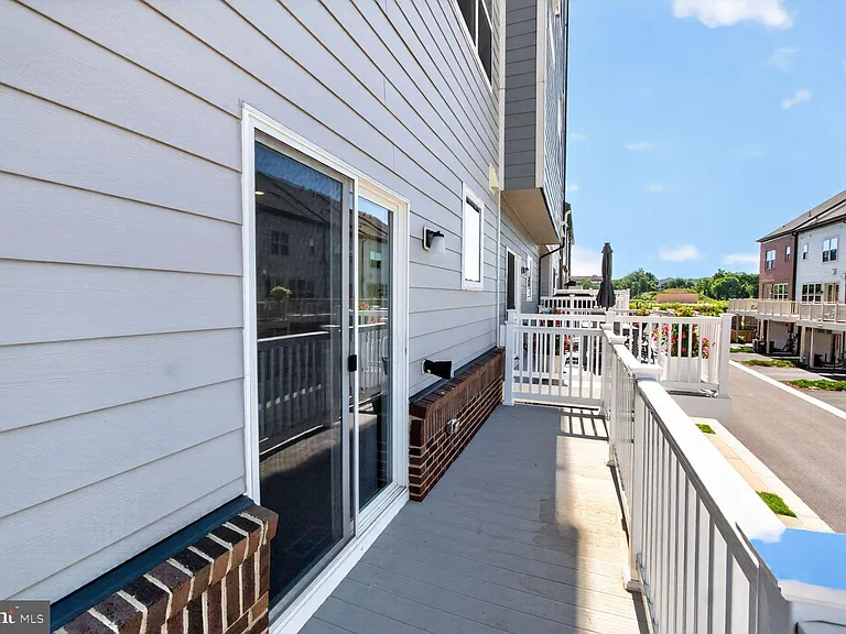 404 Sagan Pl — Photo 9