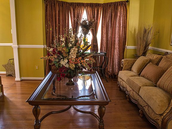 4th image of 314 Elizabeth Sweetbriar Ln