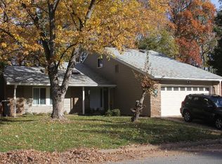 211 Penny Ln, Sterling, VA 20164