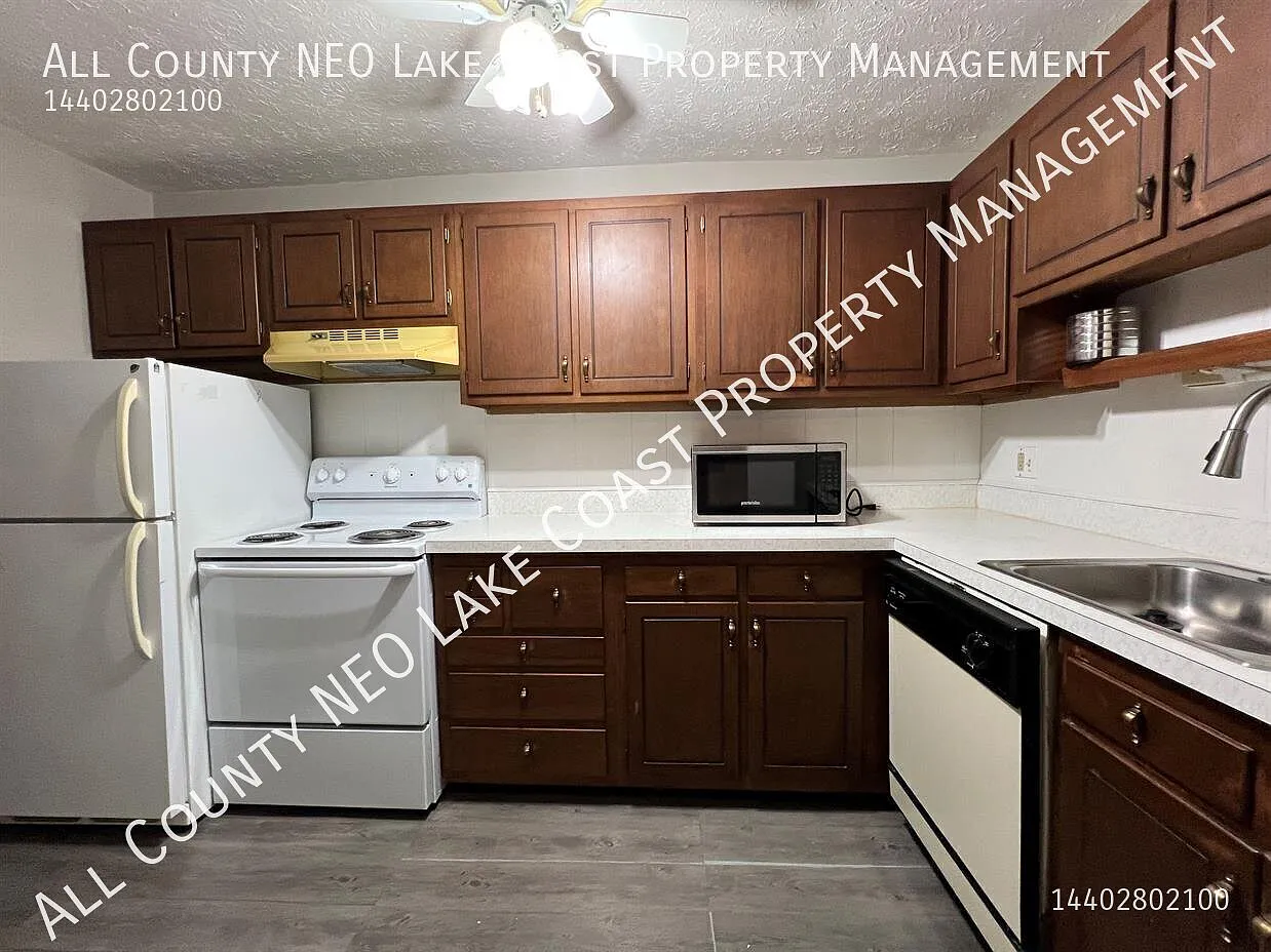 2 bed, 1.5 bath, 948 sqft, $1,295 — Photo 4