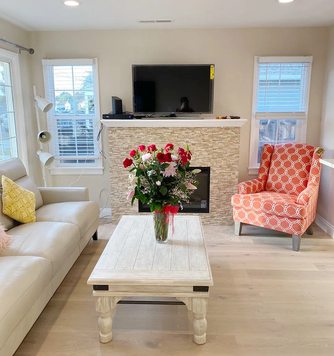 3 bed, 1155 sqft, $4,550 — Photo 3