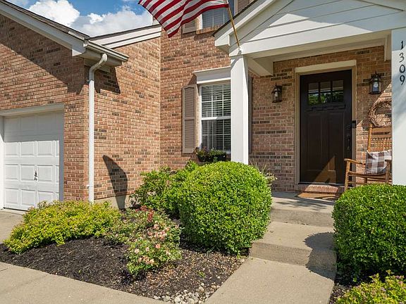 3rd image of 1309 Thorntree Dr
